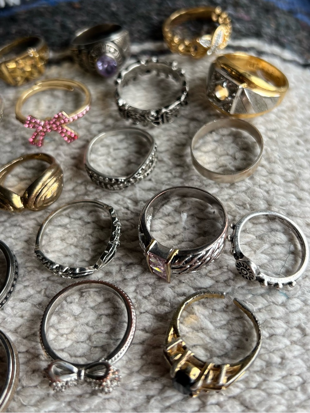 Lot Of 19 Rings - Picture 7 of 7